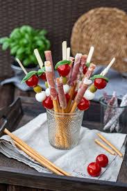 Italienisches Fingerfood Tomate Mozzarella Spiesse Und Schinken Crissinis Rezept Italienisches Fingerfood Fingerfood Tomate Mozzarella Spiesse