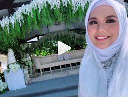 Maybe you would like to learn more about one of these? Video Bersanding Tanpa Suami Majlis Kahwin Zulin Aziz Undang Sebak Netizen