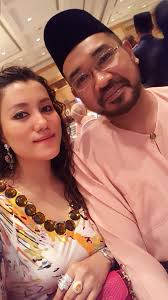 Открыть страницу «harmy yusoff & azli» на facebook. We Are Honoured To Attend The Harmy Yusoff Azli Facebook