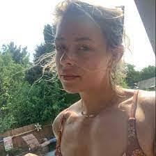 Lesley Stringer's Instagram, Twitter & Facebook