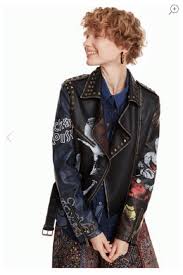 Un parka pour se balader en ville, des vestes en fourrure écologique pour être cool quand il fait. Desigual Un Total Look Mickey Avec La Marque Espagnole