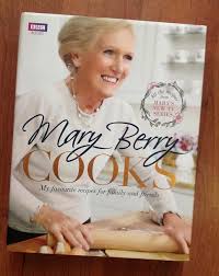 United Cakedom: Meeting Mary Berry! {a book signing}