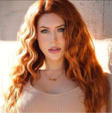 Emily Ashby's Instagram, Twitter & Facebook