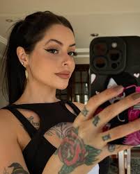 agora meus treinos ficarão ainda melhores com esse top lindo da @useprison  🖤 cupom de desconto: MAY15