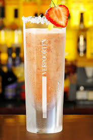 sommer cocktails und longdrinks von der deutschen cocktailmeisterin longdrink erdbeer verpoorten ei drinks cocktails und longdrinks mit eierlikor cocktails longdrinks sommer cocktails
