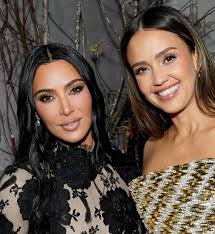 O que Karla Sofía Gascón, estrela de 'Emilia Pérez', postou a respeito do  divórcio de Brad Pitt e Angelina Jolie