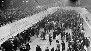 Entre les 16 et 17 juillet 1942 plus de 13 000 personnes, dont près d'un tiers étaient des enfants, ont été arrêtées à paris et en banlieue pour être déportées. Otd 1942 The Vel D Hiv The French History Podcast Facebook