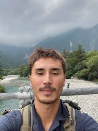 Hi! We're looking to rent a lovely single room in our beautiful home in  Downend, Birstol