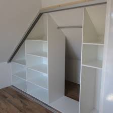 fotoalbum kasten onder schuine wand bedroom storage for small rooms diy bedroom storage attic lighting