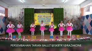 Erm, dari 30 pelajar form 5 asrama , 12 orang lah. Anugerah Balet Koleksi Musim Gugur Musim Sejuk 2019 2020 Oleh Max Mara Ciptaan 2021