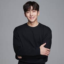 As of 2021, there are reportedly 2,755 billionaires on earth, with an estimated total net worth of $13.1 trillion. Here Are The Top 10 Highest Paid Korean Actors For 2020