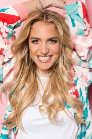 In 2010, kraft became part of the redaction of the football program ran on sat.1, from where she then moved to sky deutschland in december 2011. Anna Kraft