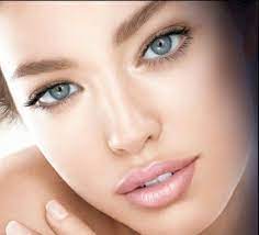 Definiere den unteren wimpernkranz mit etwas dunklerem lidschatten. Braut Make Up Selber Machen Dezentes Makeup Fuer Hochzeit Rosa Lippen Blaue Augen Schoene Frau Make Up Augen Braut Make Up Dezentes Makeup