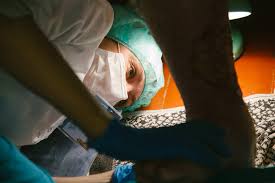 Iz Nog Teklo Tak Chto Ya Podstavlyala Taziki Byvshaya Baletmejster Stavit Na Nogi Bolnogo Starika Imena