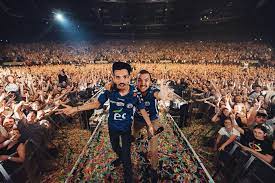 Leur premier album «la cour des grands», rencontre un succès phénoménal. Le Concert De Bigflo Oli A La Paris La Defense Arena Sera Retransmis En Direct Sur Tmc Defense 92 Fr