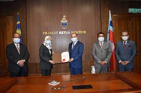 Jabatan peguam negara menjawab sebab pihak peguam negara tarik balik 46 pertuduhan ke atas bekas ketua menteri sabah jabatan peguam negara menggesa polis untuk menyiasat secara terperinci kes pembunuhan timbalan ketua bahagian bicara. Sabah Lantik Dua Wanita Sebagai Peguam Besar Negeri Datuk Bandar Kota Kinabalu Baharu Kosmo Digital