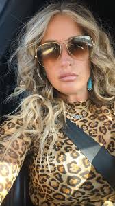 CLOSET CLEAN OUT‼️ Teen girl clothes & Shoes! PICTURES IN COMMENTS! :)