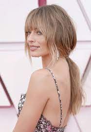 Margot robbie is looking flawless on the red carpet! Fhrsk19pw6pz8m