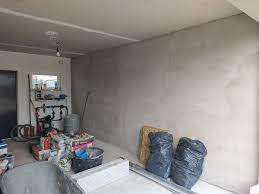 Steht die sanierung der garage an, muss in erster linie abgewogen werden, welche schritte nötig sind und welche oberste priorität haben. Garage Innenputz Plusenergie Blog