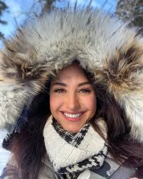 Baby it's cold outside! ❄️ Are you a cozy inside with a blanket and a good  book 📚☕️or a ski/skate outside🎿 🏒 type? I'm both, of course!😂 A perfect  day has both