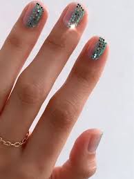 Hind legs are strong and muscular, longer than the forelegs, so as to elevate the loins above the shoulders. The 16 Best Nail Colors For Short Nails Who What Wear