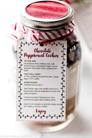 Christmas Cookies In A Jar With Free Printable Recipe Card Mason Jar Cookies Mix Cookies Recipes Christmas Chocolate Peppermint Cookies
