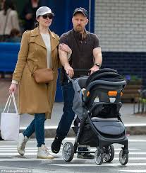 5'10''(in feet & inches) 1.778(m) 177.8(cm) , birthdate(birthday): Laura Prepon Steps Out With Fiance Ben Foster And Their Baby In Nyc Daily Mail Online