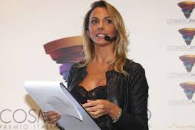 Poi si è legata all'avvocato carlo longari. Simona Branchetti Eta Ex Marito Fidanzato Figli Tg5 Carriera Instagram Donnapop