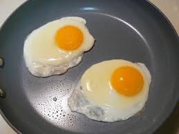 Hemos dicho muchas veces que el huevo no puede faltar en la cocina. Como Cocinar Un Huevo Sin Aceite