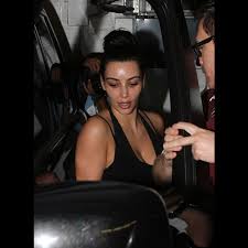 Noch erstaunlicher ist, dass es ihr nicht schlecht gehtohne makeup. Kim Kardashian Ohne Make Up Im Beauty Salon