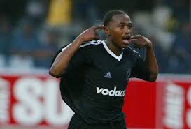 Güney afrika forması ile 1998 fifa dünya kupası'nda ter döktü. Daine Klate Names His All Time Best Orlando Pirates Starting Xi