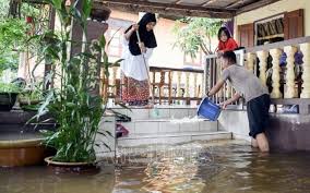 Kalau anda datang ke kelantan mesti anda akan tertarik dengan keramahan rakyat negerinya, dialek kelantan itu sendiri agak sedap didengar di telinga. Banjir Jumlah Mangsa Menurun Di Kelantan Air Times News Network