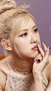 Lisa Bey's Instagram, Twitter & Facebook