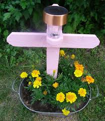 Solar cemetery memorial lights cigit karikaturize com. Pin By Lynette Auffert On Crosses Grave Decorations Cemetery Decorations Cemetary Decorations