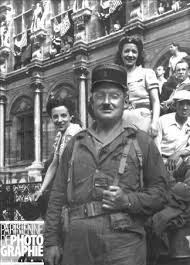SOUVENEZ-VOUS 44: LE CAPITAINE RAYMOND DRONNE ET SA JEEP