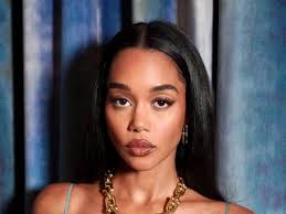 Bold Red Lipstick for the Beach? Kendall Jenner Says Yes in Cannes