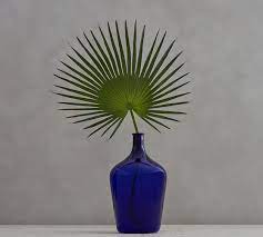 This palm leaf belongs to the feather palm family. Easy Decorating With Palm Fronds Branches And Greenery