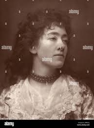 Ellen terry portrait -Fotos und -Bildmaterial in hoher Auflösung