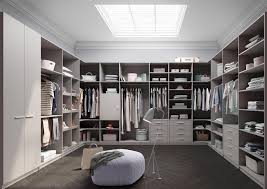 Begehbaren kleiderschrank planen mit schrank und regalsystemen momax. Begehbarer Kleiderschrank
