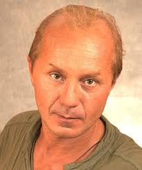 Его роли в картинах «бригада», «сволочи», «каменская», «журов» и многих других считаются образцом перевоплощения в образы милиционеров и военных. Andrej Panin Andrey Panin Filmografiya Foto Biografiya Akter Rezhisser