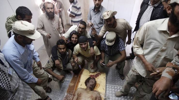 kaddafi ölüm fotoğrafları ile ilgili görsel sonucu"
