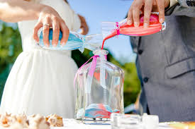 Sandzeremonie Die Romantische Erganzung Fur Eine Individuelle Trauung Sandzeremonie Hochzeit Brauche Hochzeit Zeremonie