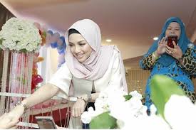 Jul 28, 2021 · myartis.com myartis my artis myartis hiburan filem wayang lagu gosip selebriti drama pelakon berita kontroversi malaysia terkini Neelofa Team Fc On Twitter Live Update Meet N Greet Suri Hati Mr Pilot At Singapore Surihatimrpilot Neelofa Fattahamin