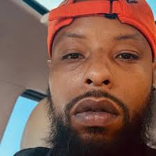 Yall be mopping or scrubbing down the floor of yall truck? If so what do  yall use?