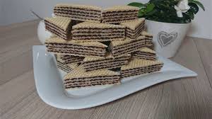 Po wykorzystaniu wszystkich położyć na wierzch deskę do krojenia by się nie odkształciły i tak zostawić je na około 2 godzin. Domowe Wafle Kakaowe Z Masa Z Mleka W Proszku Youtube