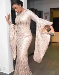 Rien ne rend une femme. 300 Idees De Model Bazin En 2021 Mode Africaine Mode Africaine Robe Tenue Africaine