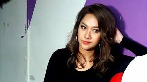 Rabu, 16 juni 2021 bunga citra lestari terlihat ceria saat menjalani isolasi mandiri bareng manajer dan dena rachman, berjemur di pagi hari hingga video call reza. Bunga Citra Lestari Unggah Video Di Instagram Sebelum Ashraf Sinclair Meninggal Video Apa Itu Warta Kota