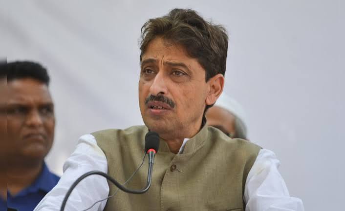 देश में दो तरह के कानून, मुसलमान न करें मोहब्बत का दिखावा... यूपी में कार्रवाई पर भड़के इमरान मसूद | Congress MP Imran Masood two types of laws in the country i