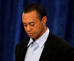 Ex-amante de Tiger Woods publica sms online
