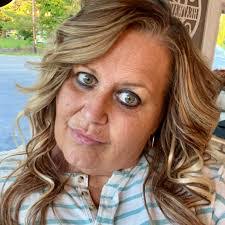 Laura Goodpaster's Instagram, Twitter & Facebook